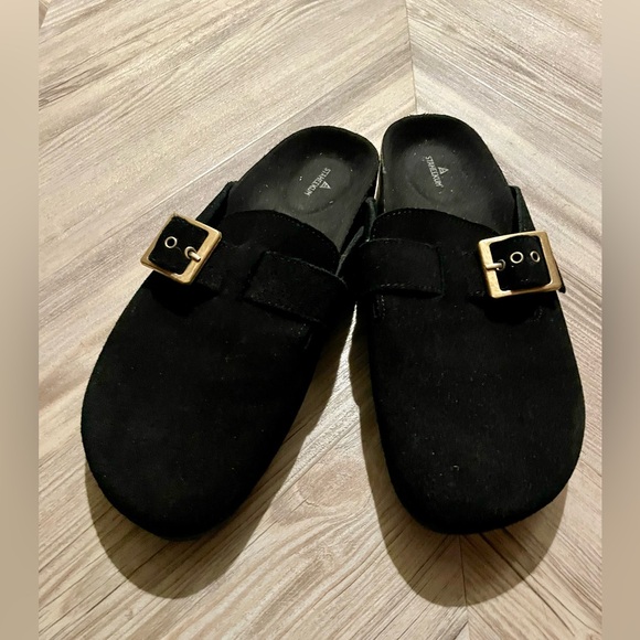 Staheekum Shoes - Black Clogs